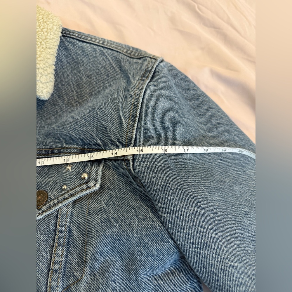 Levi's Blue Jean Jacket with Cream Collar - Picture 11 of 15